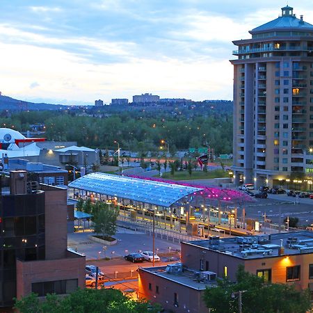 Holiday Inn Express And Suites Calgary By Ihg Экстерьер фото