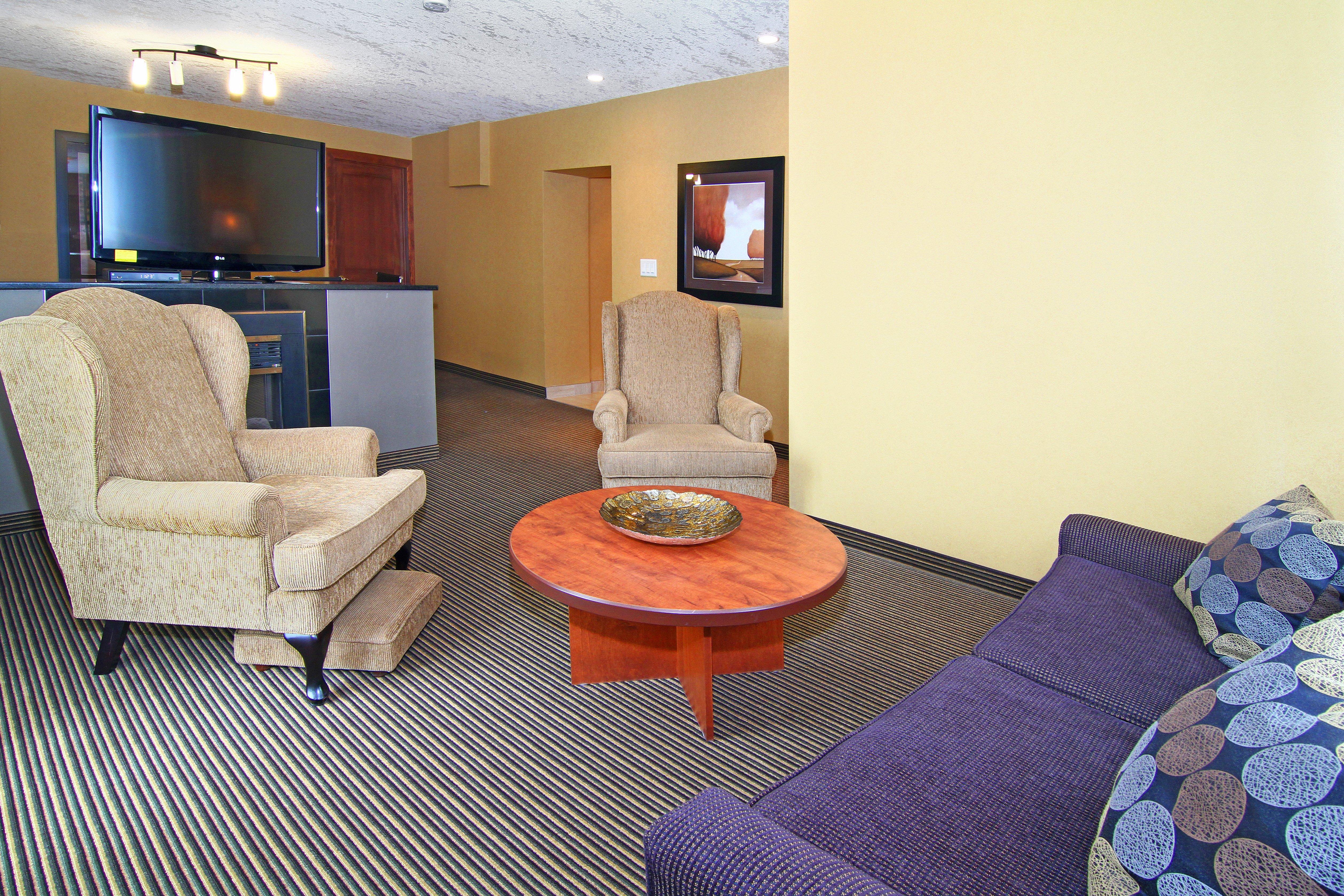 Holiday Inn Express And Suites Calgary By Ihg Экстерьер фото