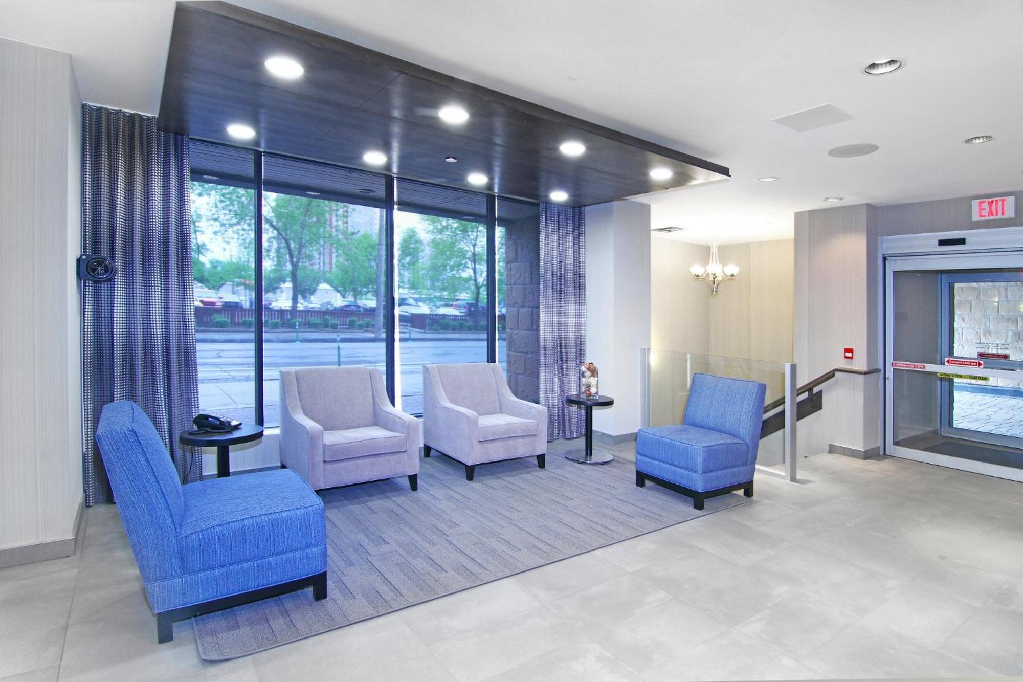 Holiday Inn Express And Suites Calgary By Ihg Экстерьер фото