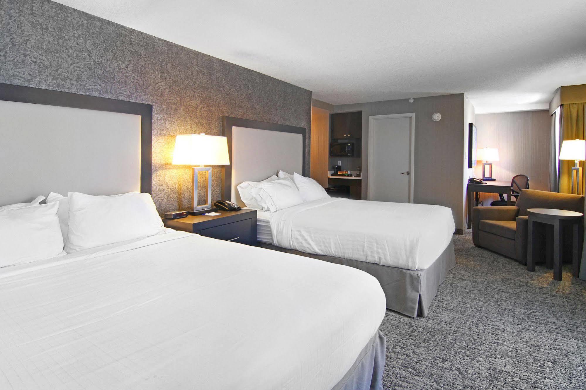 Holiday Inn Express And Suites Calgary By Ihg Экстерьер фото
