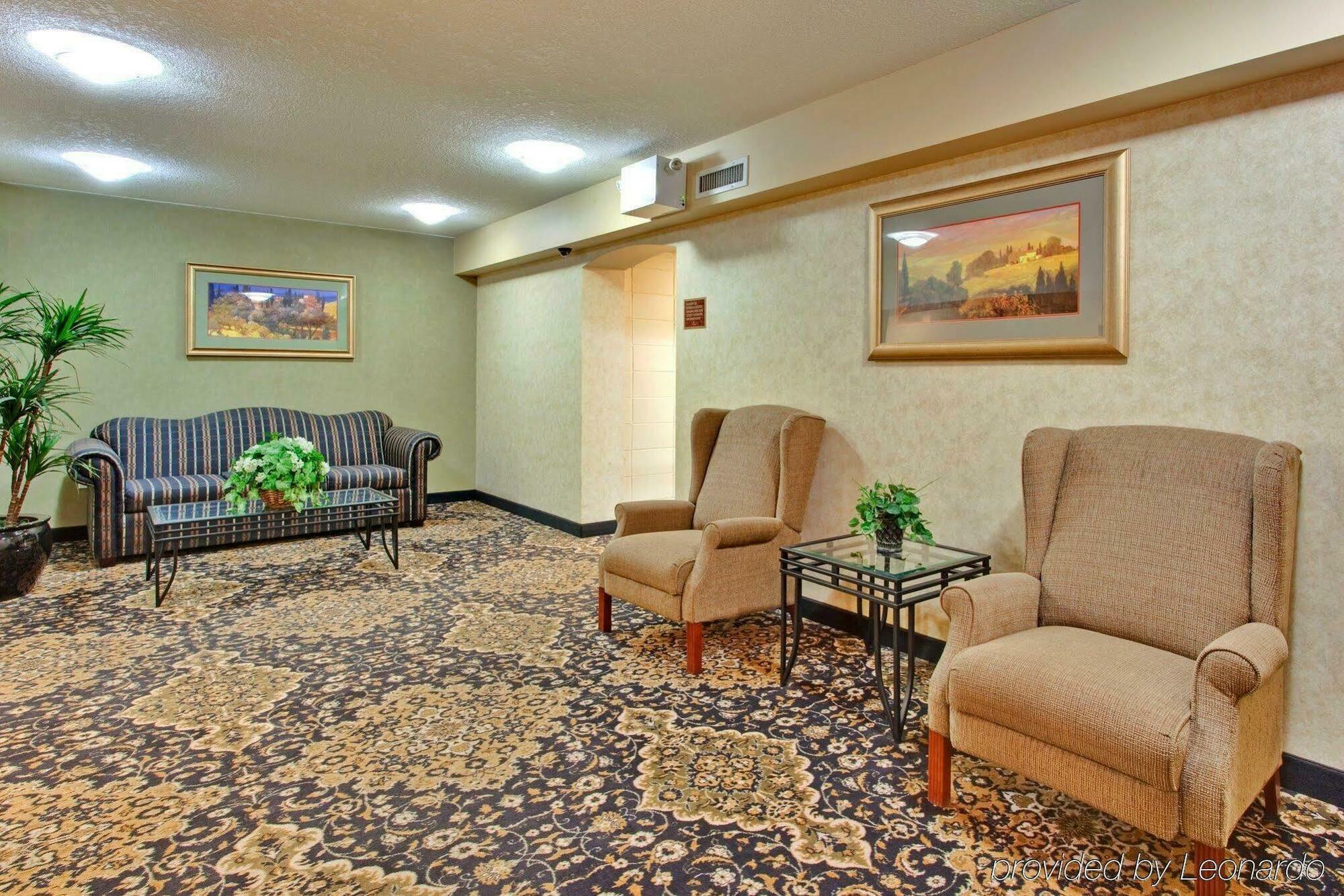 Holiday Inn Express And Suites Calgary By Ihg Экстерьер фото